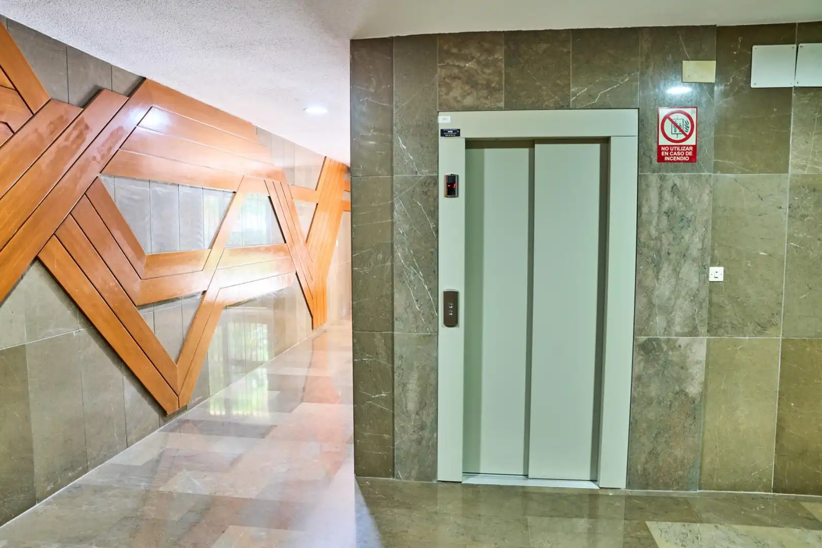 Piso en venta en Granada con Calefacción y Jardín privado
