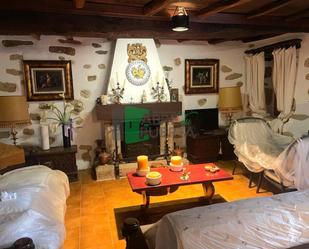Sala d'estar de Casa o xalet en venda en A Pobra de Trives  amb Jardí privat, Moblat i Balcó