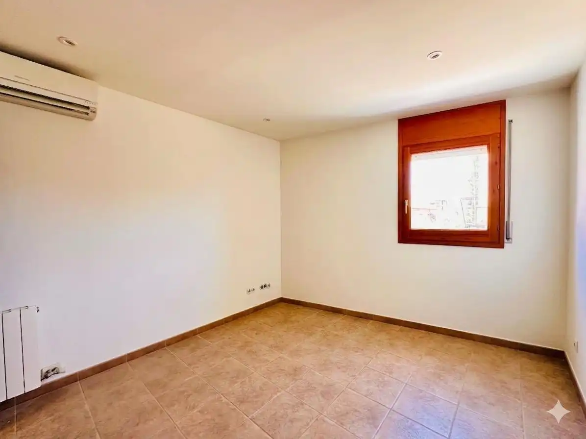 Schlafzimmer von Wohnung zum Verkauf in Palamós mit Klimaanlage, Heizung und Terrasse