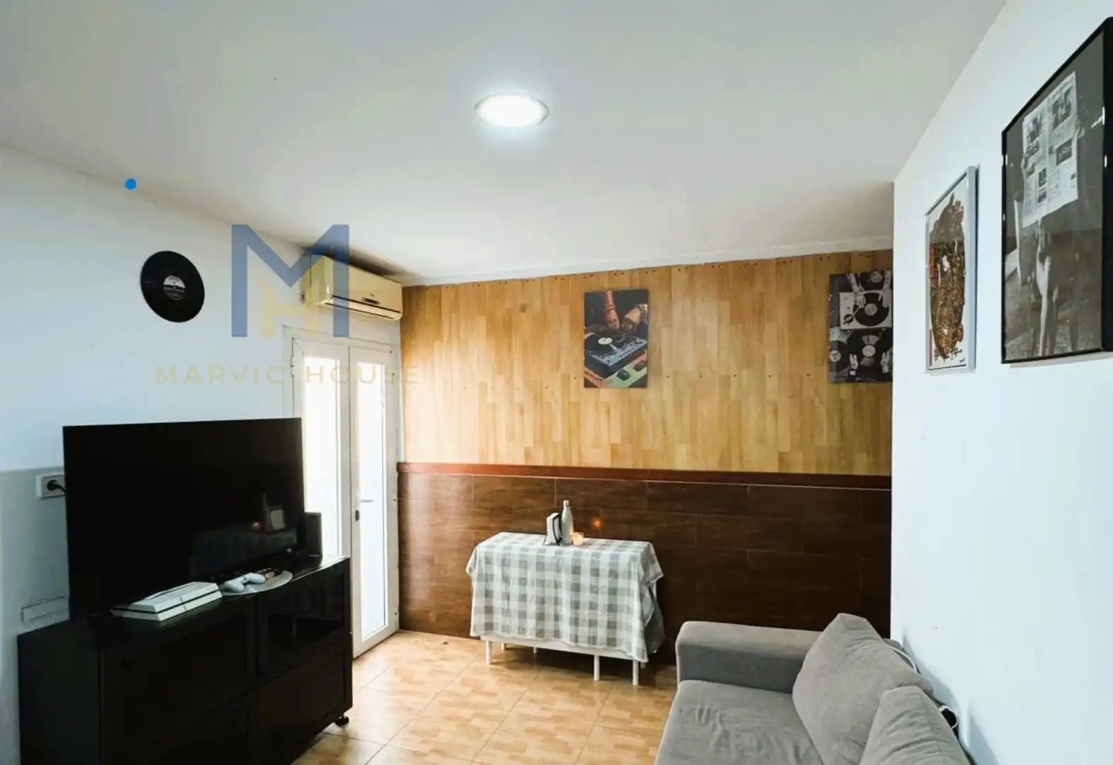 Sala de estar de Casa adosada en venta en Badalona con Terraza, Trastero y Amueblado