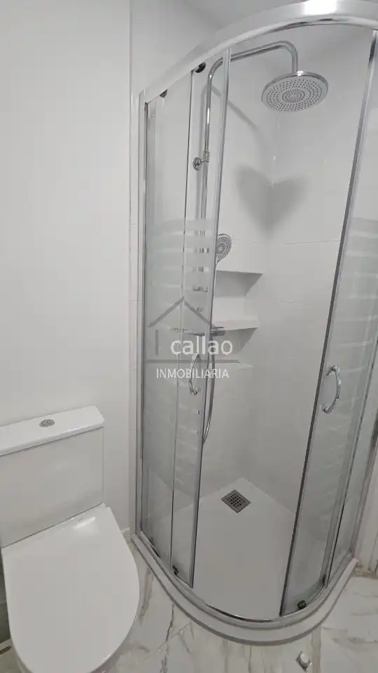 Bathroom of Flat for share in Ferrol  with Heating and Furnished