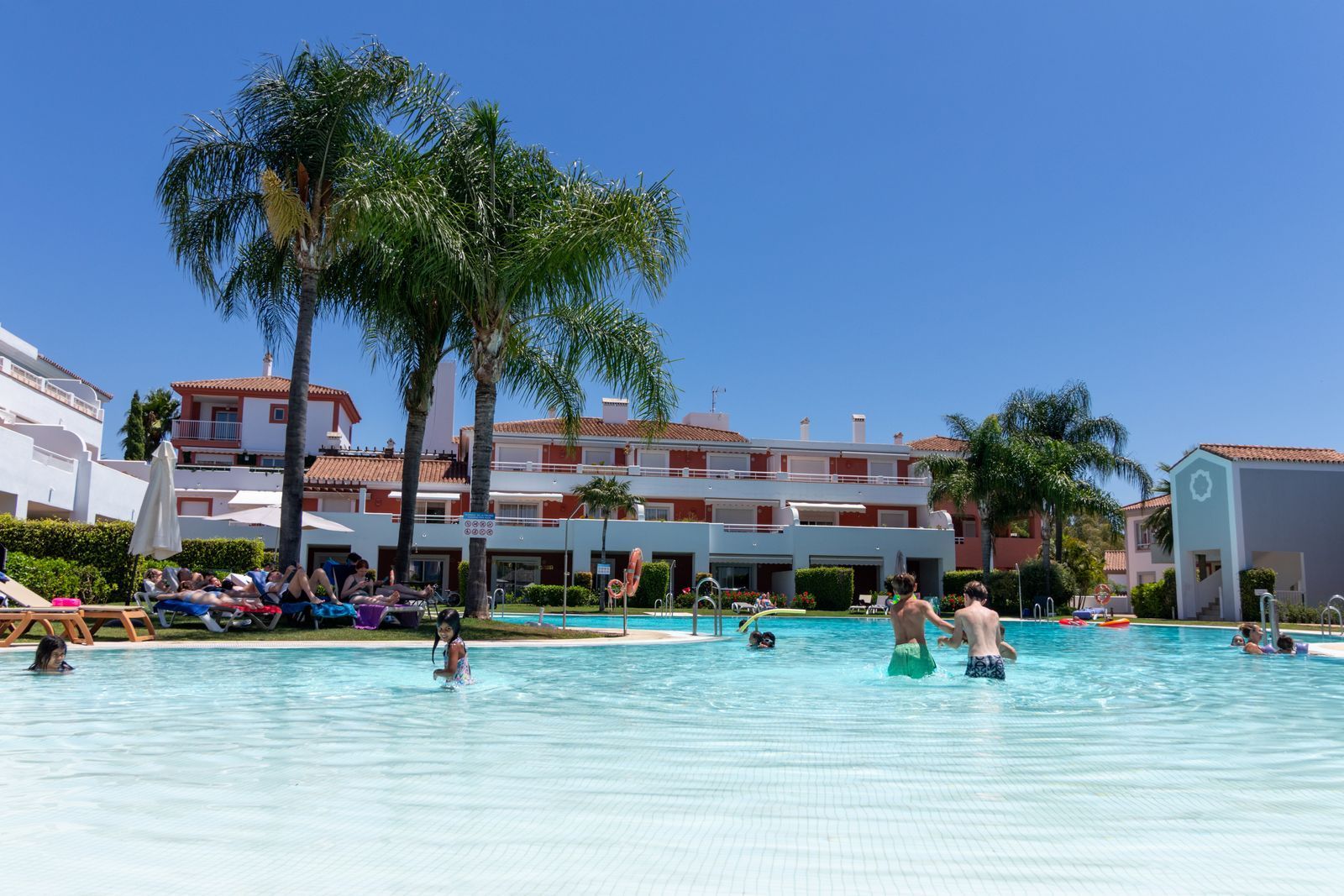 Swimming pool of Apartment for sale in Estepona  with Air Conditioner, Terrace and Storage room