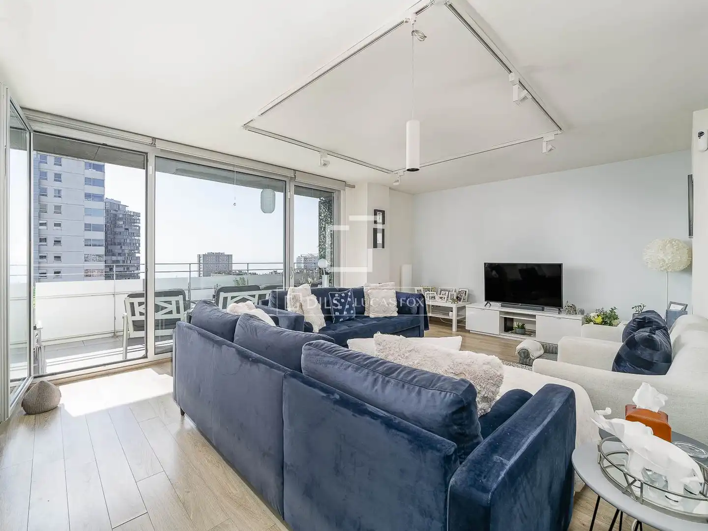 Wohnzimmer von Wohnung zum Verkauf in Barcelona mit Klimaanlage und Balkon