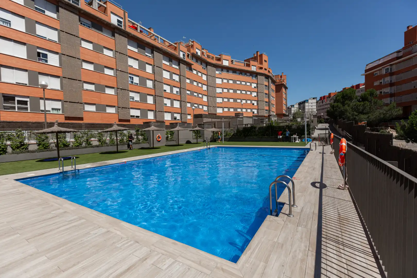 Piscina de Piso en venta en Madrid con Aire acondicionado, Trastero y Piscina comunitaria