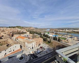 Vista exterior de Àtic en venda en Tudela amb Aire condicionat, Terrassa i Piscina