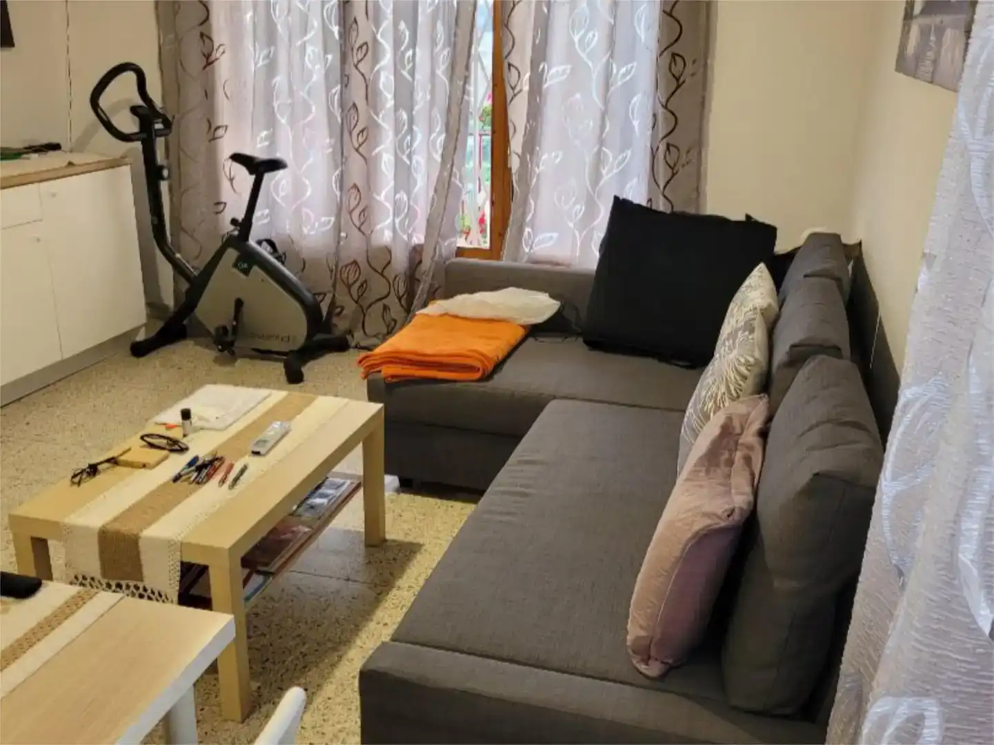 Sala d'estar de Casa o xalet en venda en Barberà del Vallès amb Balcó