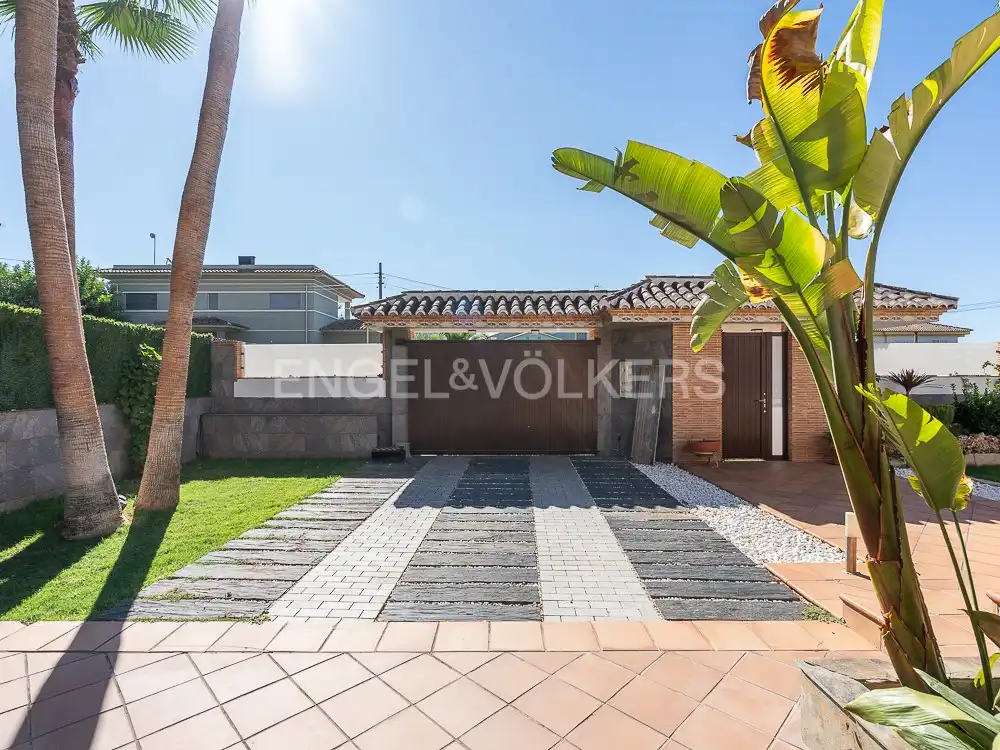 Exterior view of Houses for rent in Bétera  with Air Conditioner, Heating and Private garden