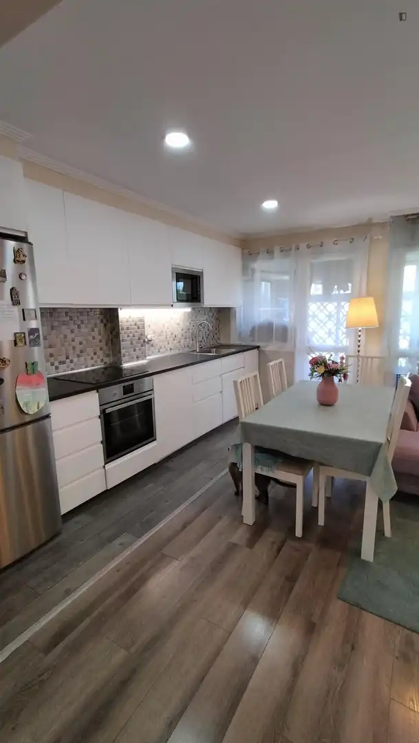 Cuina de Apartament per a compartir en Getxo  amb Calefacció, Moblat i Forn