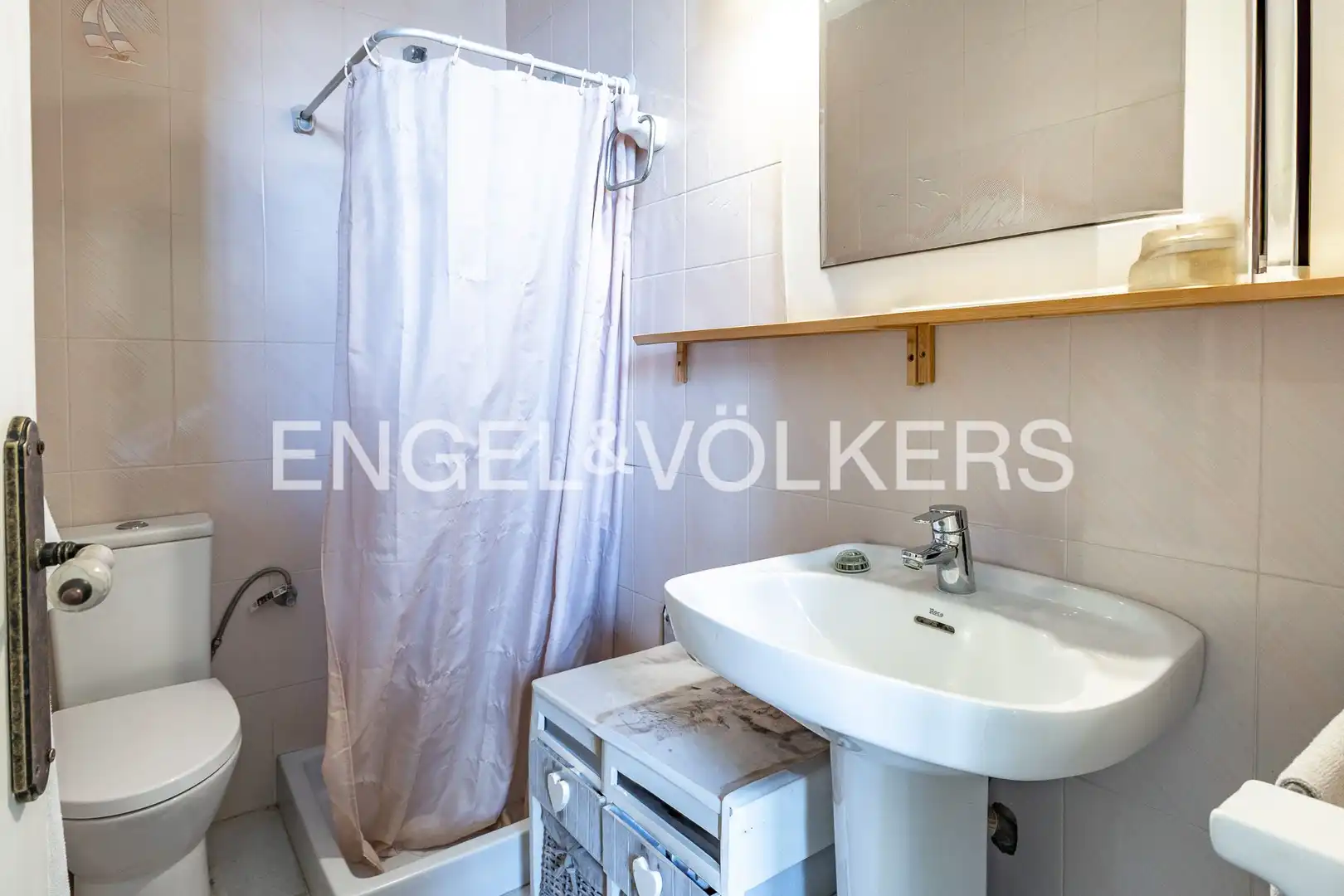 Bathroom of Houses for rent in El Masnou  with Air Conditioner, Heating and Furnished