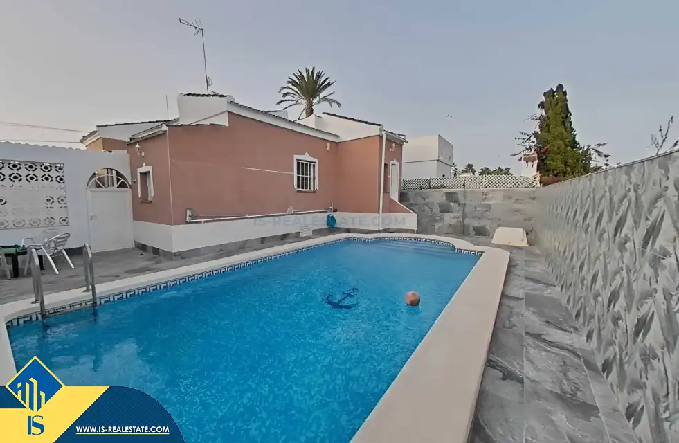 Villa avec piscine à vendre à Zona Carrefour - Urbanizaciones