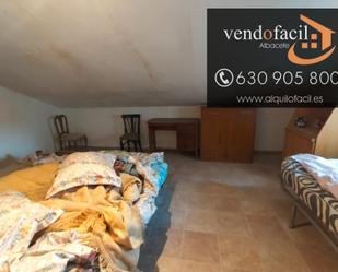 Dormitori de Casa o xalet en venda en Valdeganga amb Jardí privat i Moblat