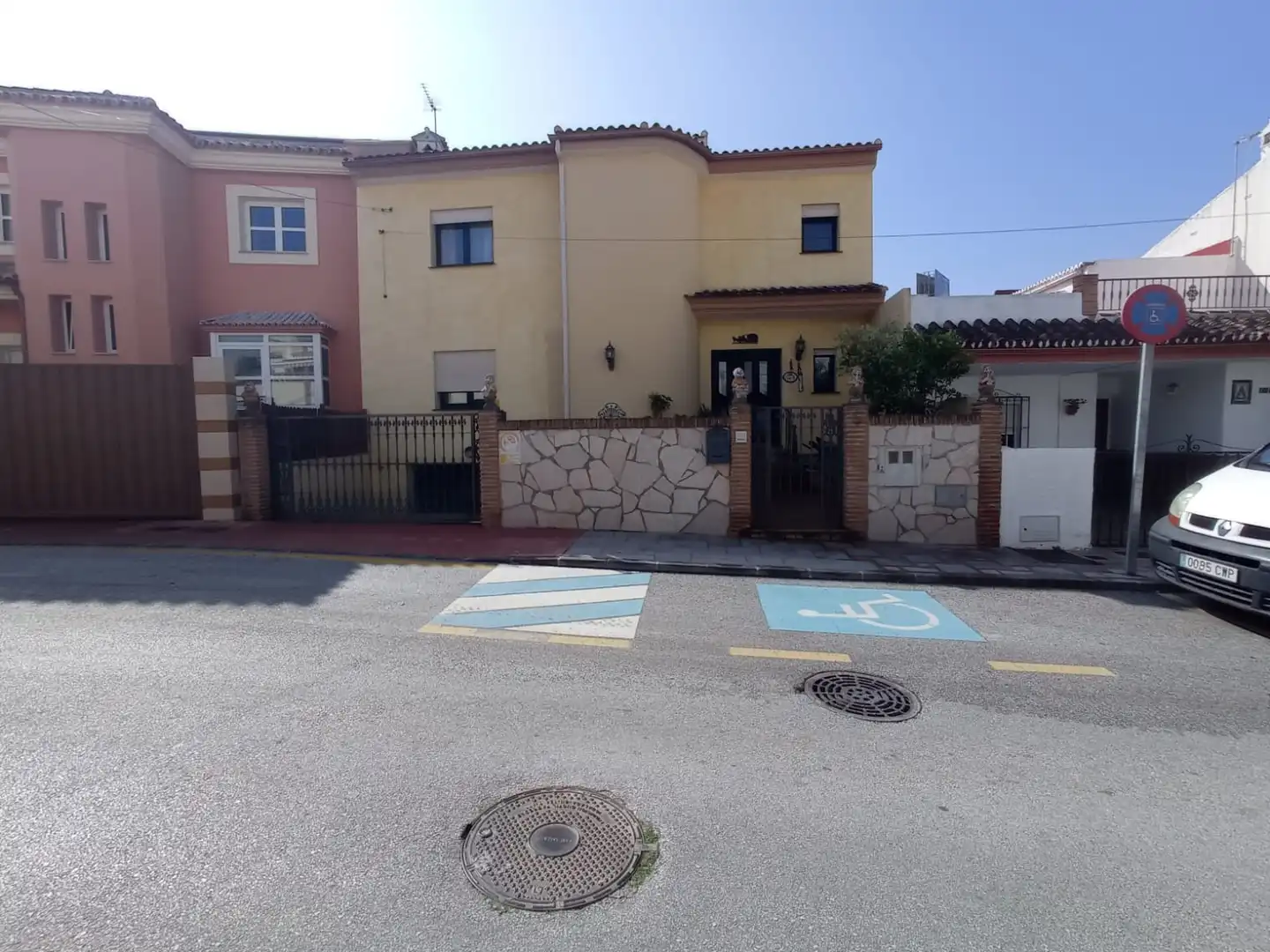 Vista exterior de Casa o chalet de alquiler en Fuengirola con Aire acondicionado, Calefacción y Jardín privado