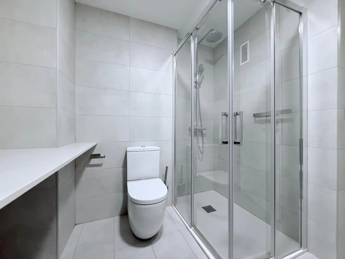 Bathroom of Flat for rent in Valencia  with Air Conditioner, Heating and Parquet flooring