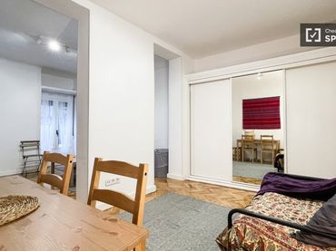 Appartamento con balcone in affitto a Centro