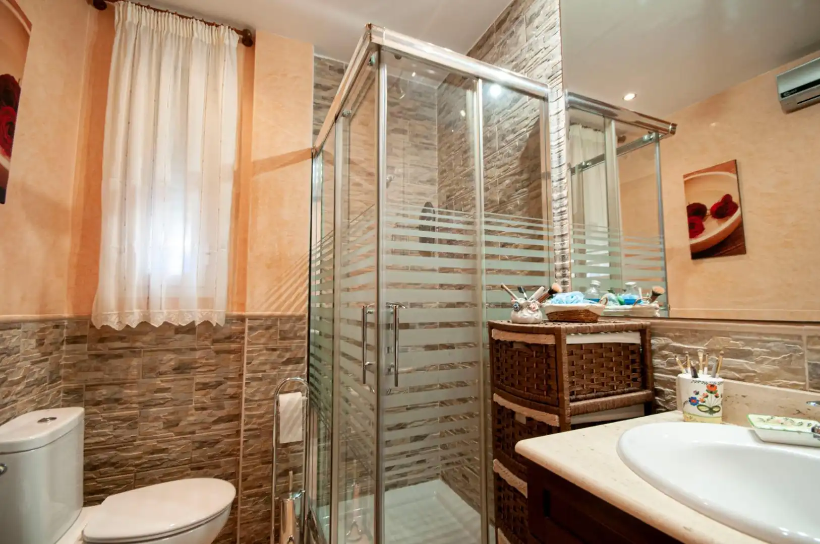 Baño de Finca rústica en venta en Almodóvar del Río con Aire acondicionado, Jardín privado y Piscina