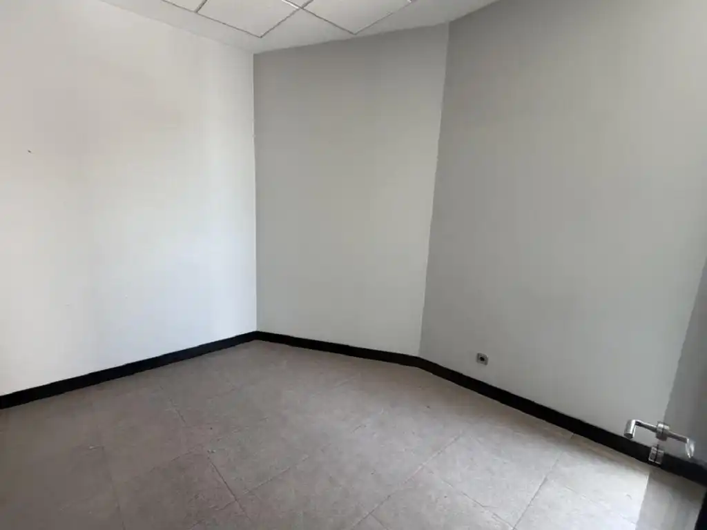 Local comercial en venta en Avenida Toreros 7, imagen 2