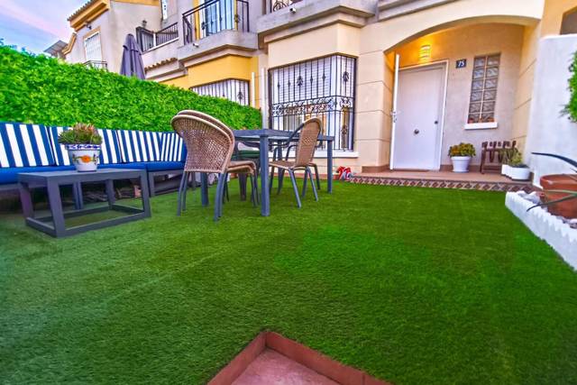 Casa adosada en Venta en El Raso