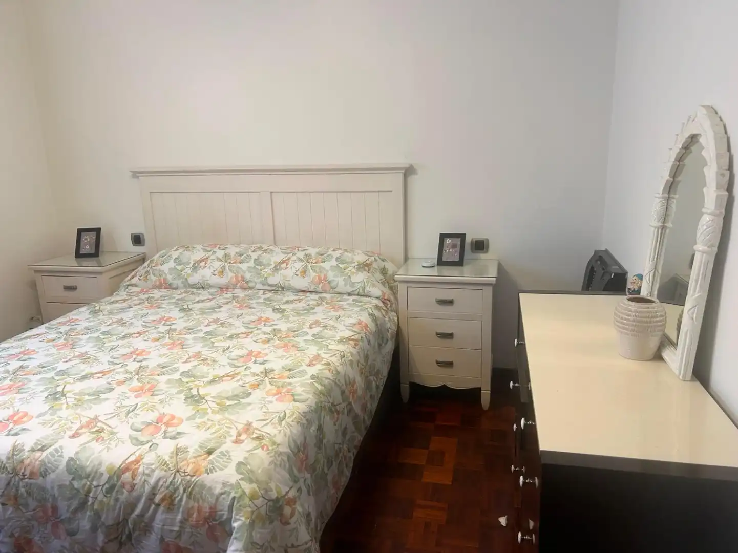 Schlafzimmer von Wohnung zur Miete in Gijón  mit Heizung, Parkett und Möbliert