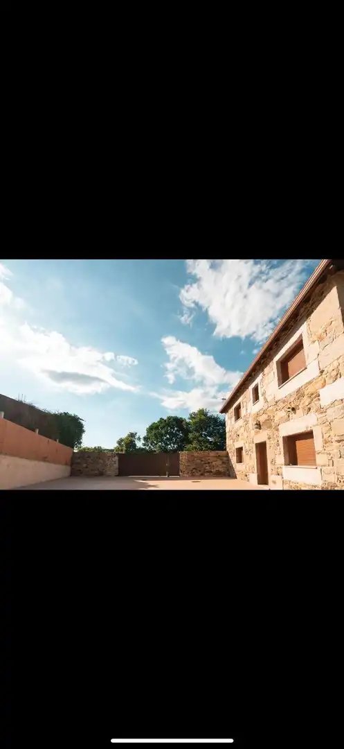 Vista exterior de Casa o xalet en venda en A Merca   amb Jardí privat, Terrassa i Moblat
