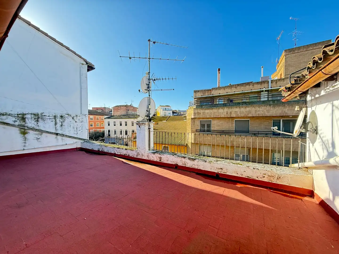 Vista exterior de Ático en venta en Caspe con Aire acondicionado, Calefacción y Amueblado