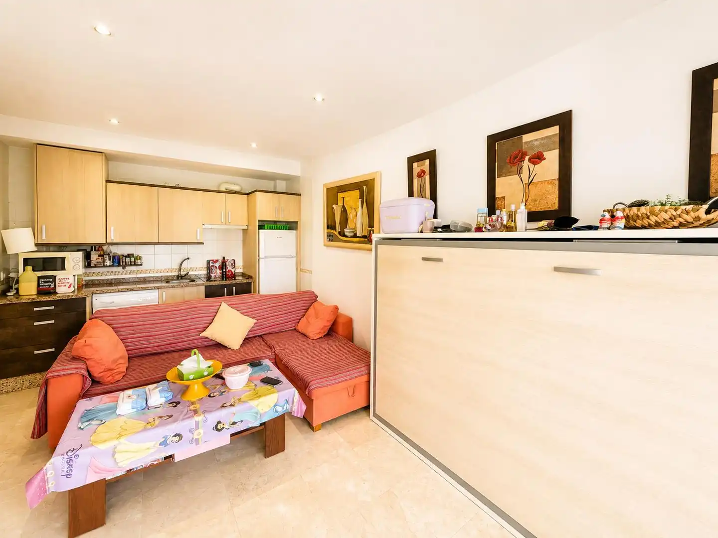 Living room of Study for rent in Benalmádena  with Air Conditioner, Terrace and Furnished