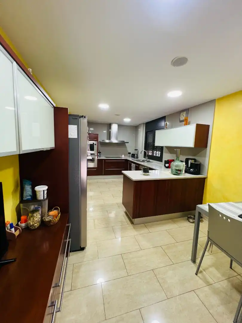 Cuina de Casa o xalet en venda en Pineda de Mar amb Aire condicionat, Calefacció i Jardí privat