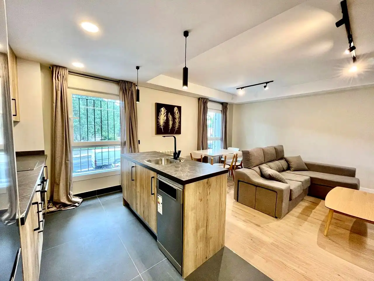 Sala d'estar de Apartament de lloguer en Madrid amb Aire condicionat, Calefacció i Moblat