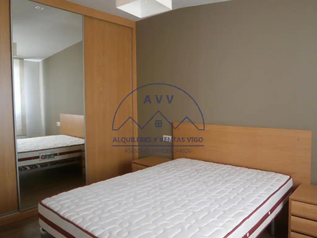 Dormitori de Apartament de lloguer en Vigo  amb Aire condicionat, Calefacció i Parquet