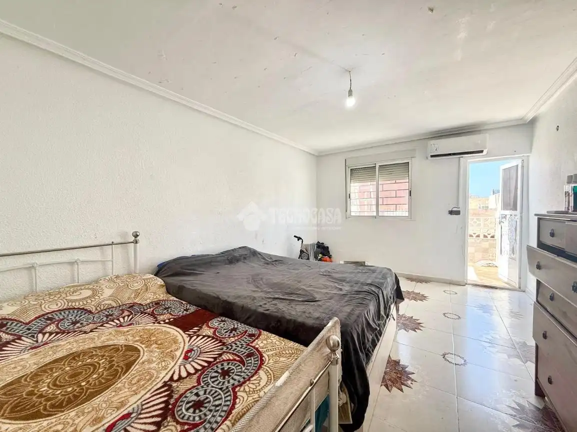 Dormitori de Casa adosada en venda en Almería amb Terrassa i Balcó