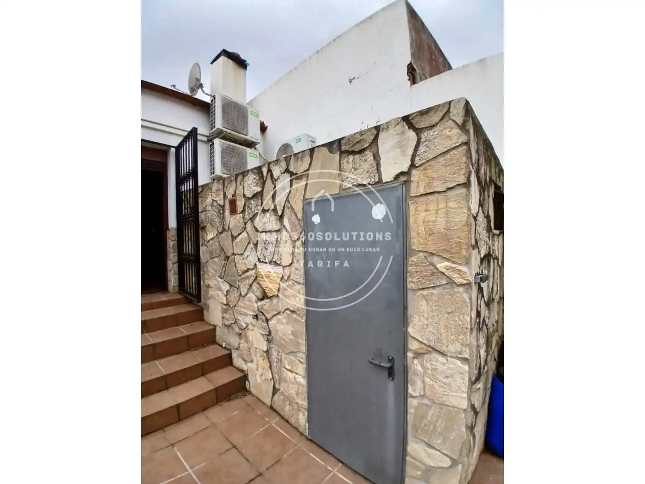 Vista exterior de Casa o xalet en venda en Tarifa amb Aire condicionat, Jardí privat i Terrassa