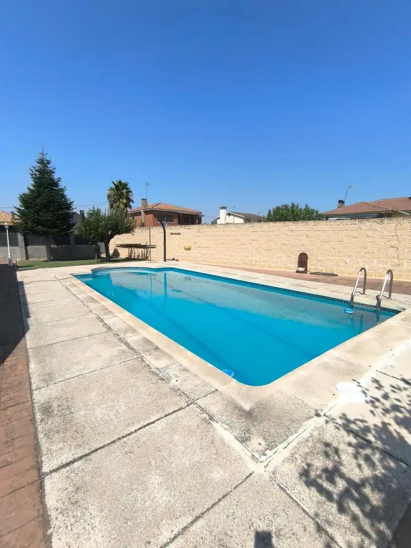 Villa con piscina in vendita a Carranque