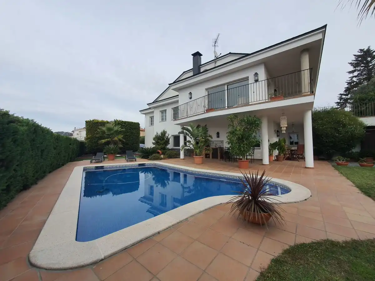 Piscina de Casa o xalet en venda en Caldes de Montbui amb Aire condicionat, Calefacció i Terrassa