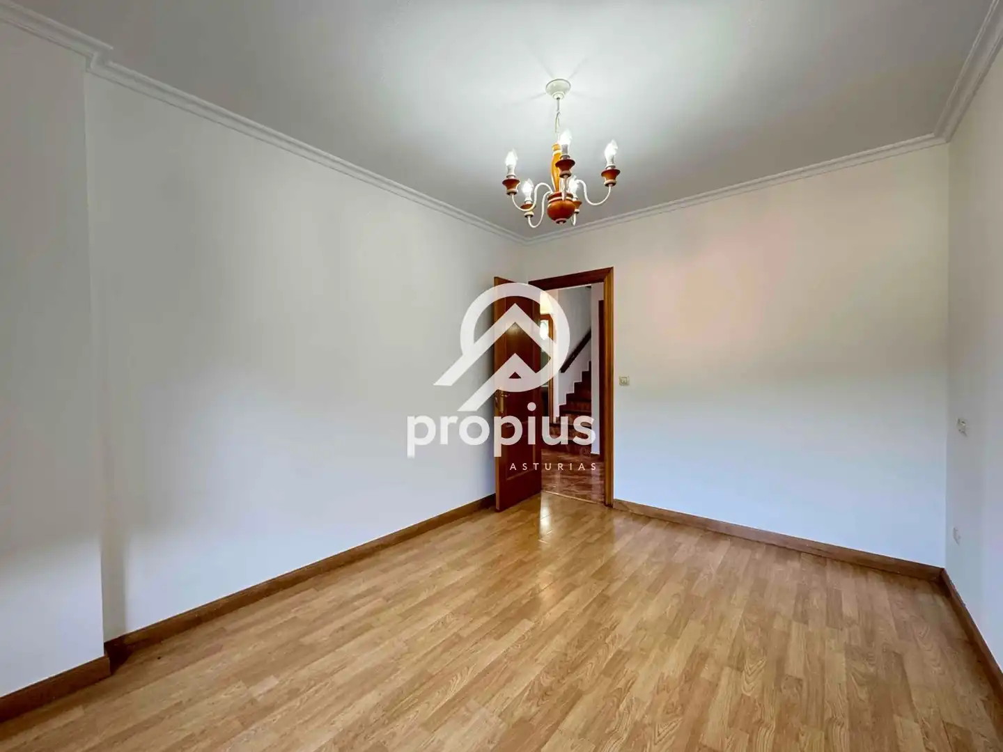 Habitación de Casa adosada en venta en Piloña con Calefacción, Jardín privado y Parquet