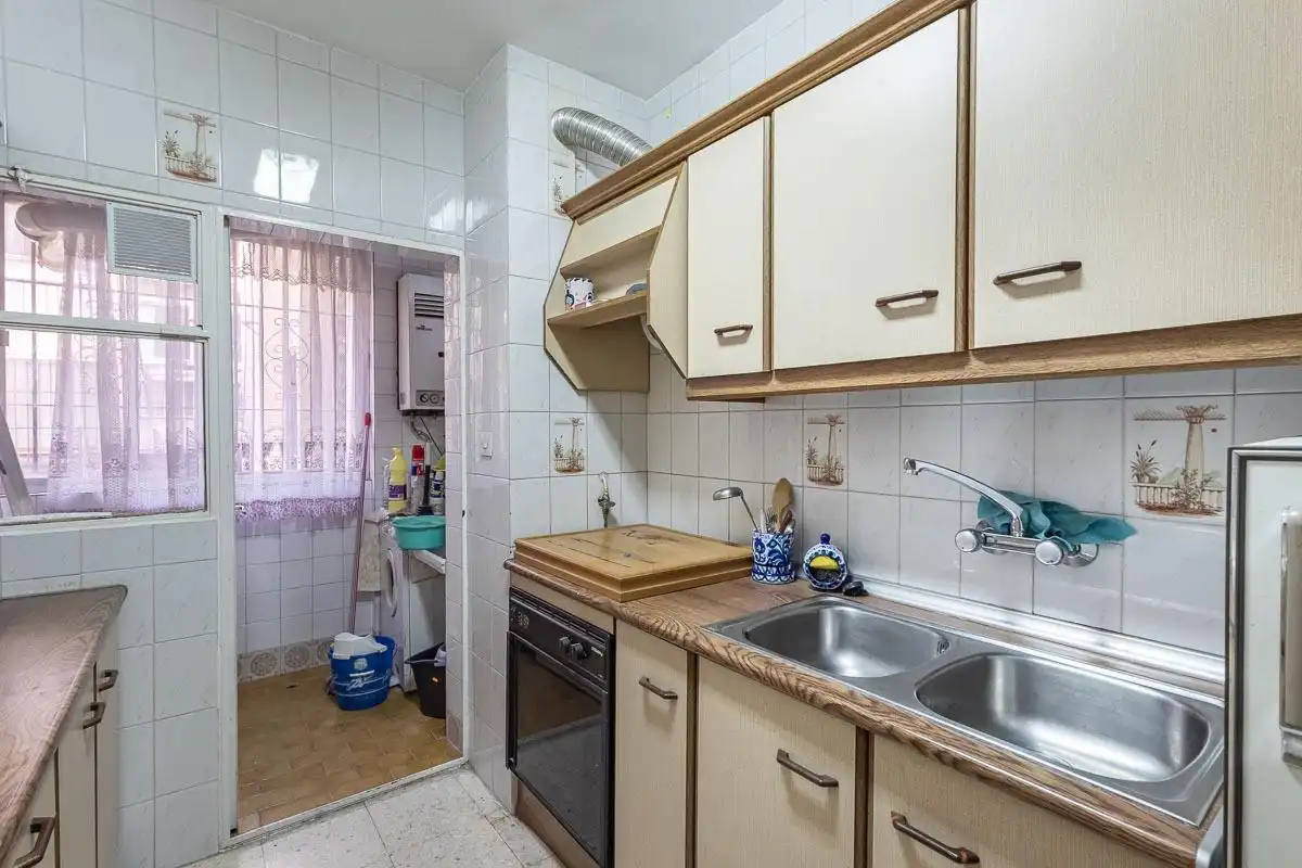 Cuina de Pis en venda en Granada amb Calefacció i Balcó