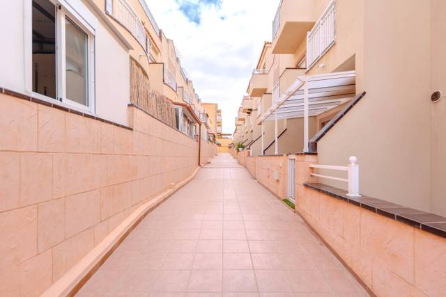 Casa adosada en Venta en Calle MENCEY ICODEN DAUTE en Llano del Camello