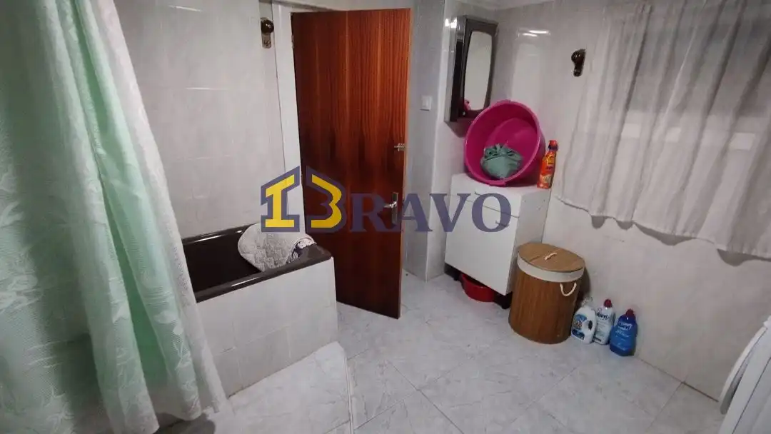 Bany de Casa o xalet en venda en Valle de Losa amb Jardí privat i Terrassa