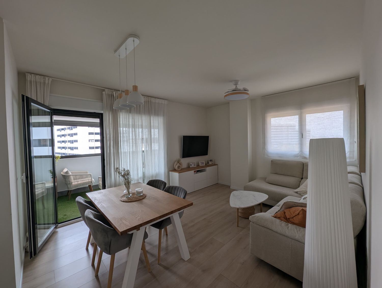 Sala de estar de Piso en venta en  Sevilla Capital con Aire acondicionado, Terraza y Trastero