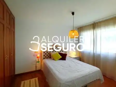 Habitación de Piso de alquiler en Oleiros con Calefacción, Trastero y Amueblado