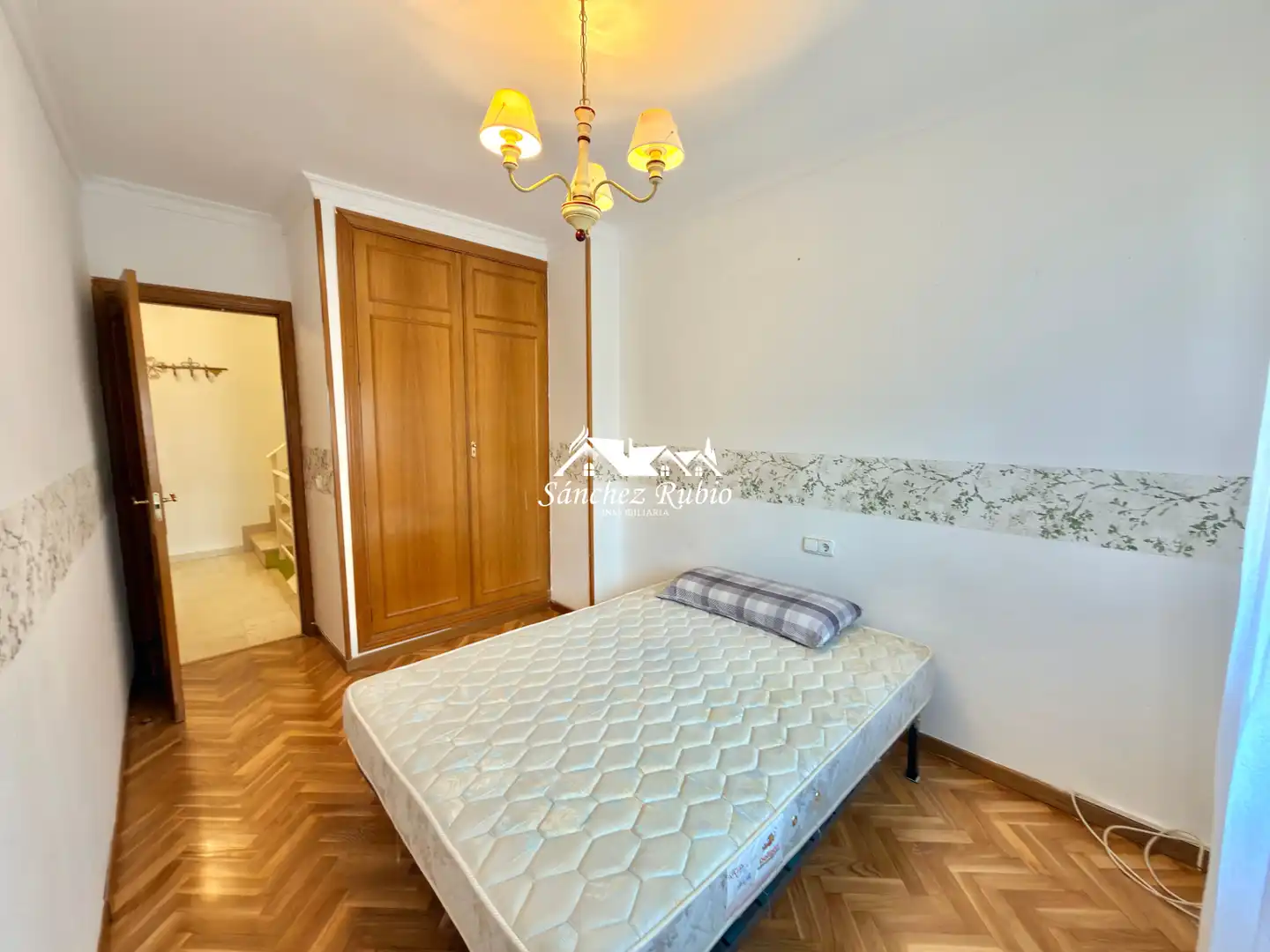Schlafzimmer von Einfamilien-Reihenhaus zur Miete in Torrelodones mit Heizung, Privatgarten und Parkett