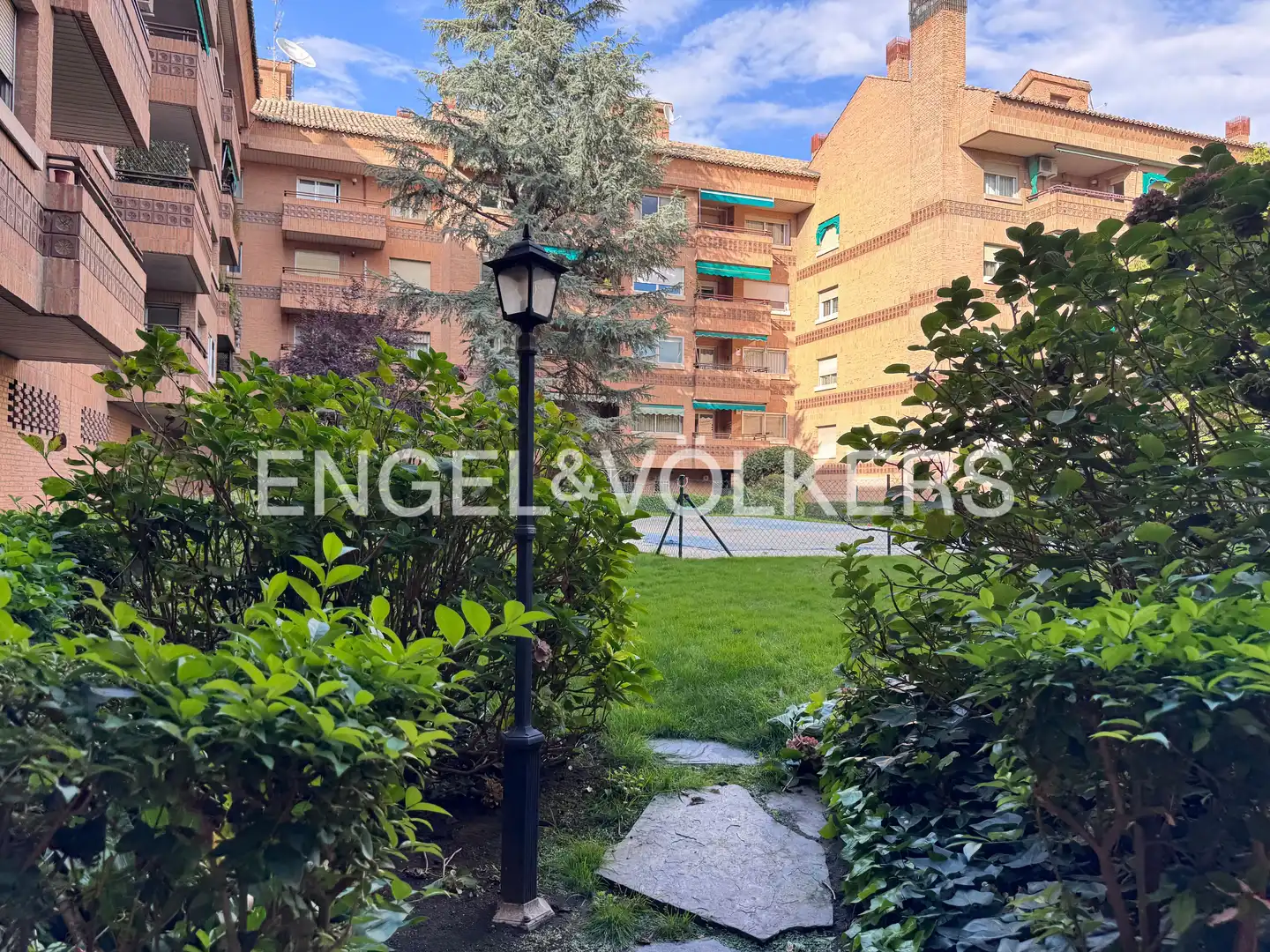 Exterior view of Flat for rent in Chamartín
