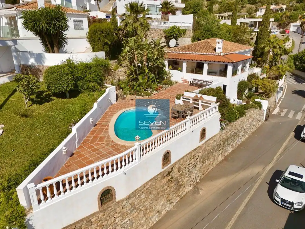 Vista exterior de Casa o chalet en venta en Almuñécar con Aire acondicionado, Calefacción y Jardín privado