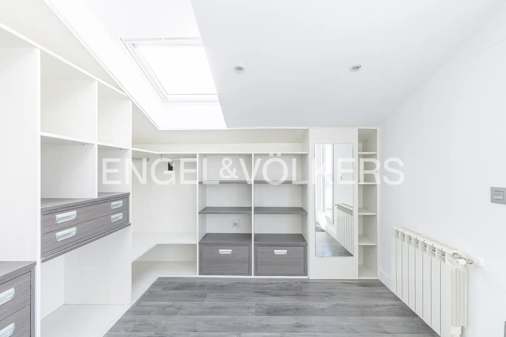 Habitación de Dúplex en venta en Alcorcón con Aire acondicionado, Calefacción y Jardín privado
