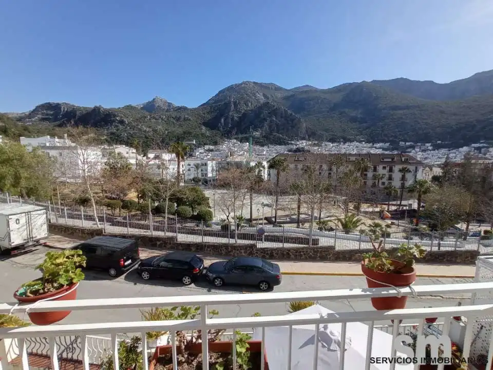 Vista exterior de Casa o xalet en venda en Ubrique amb Terrassa i Balcó