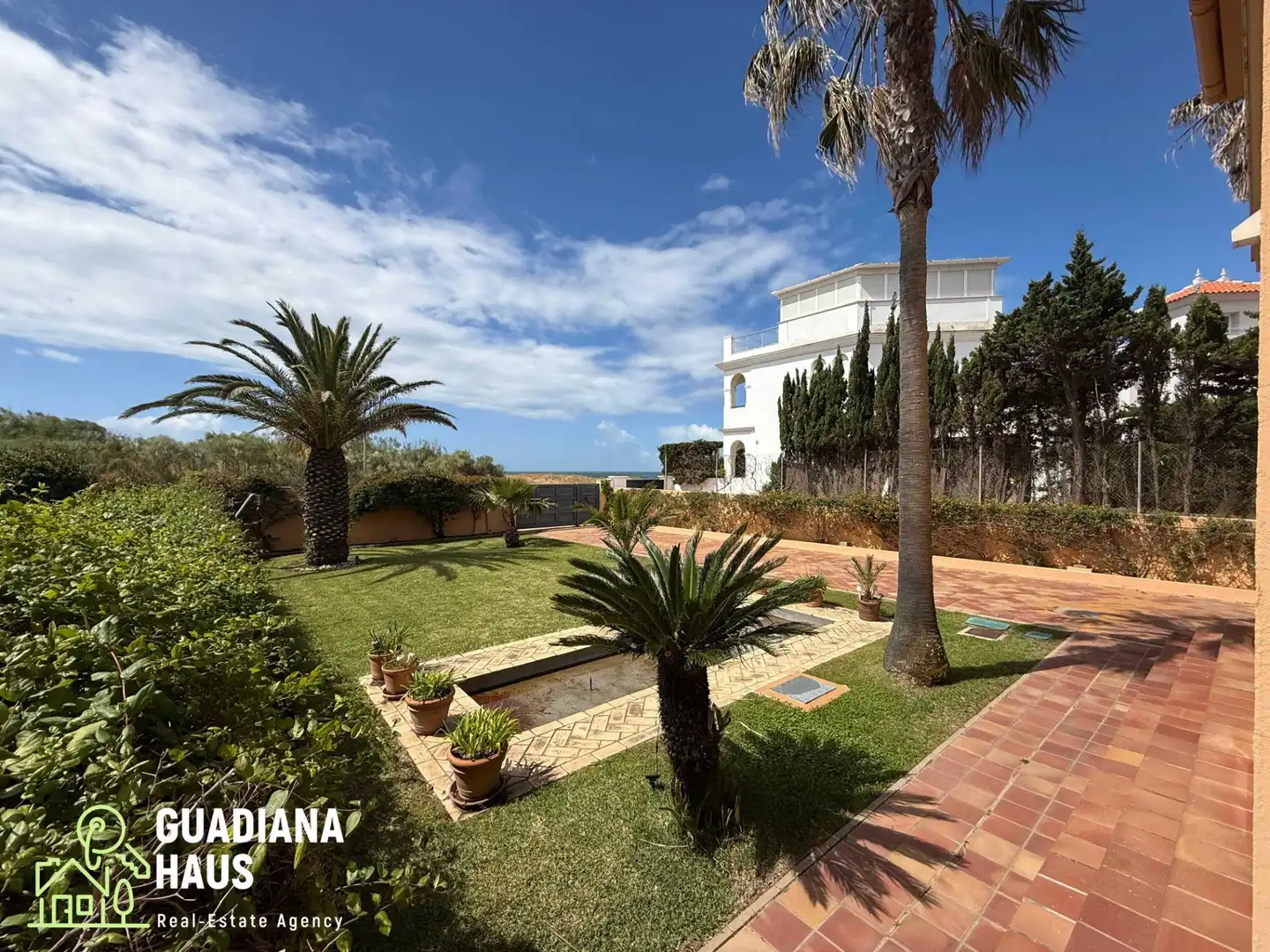 Jardí de Casa adosada en venda en Ayamonte amb Aire condicionat, Calefacció i Jardí privat