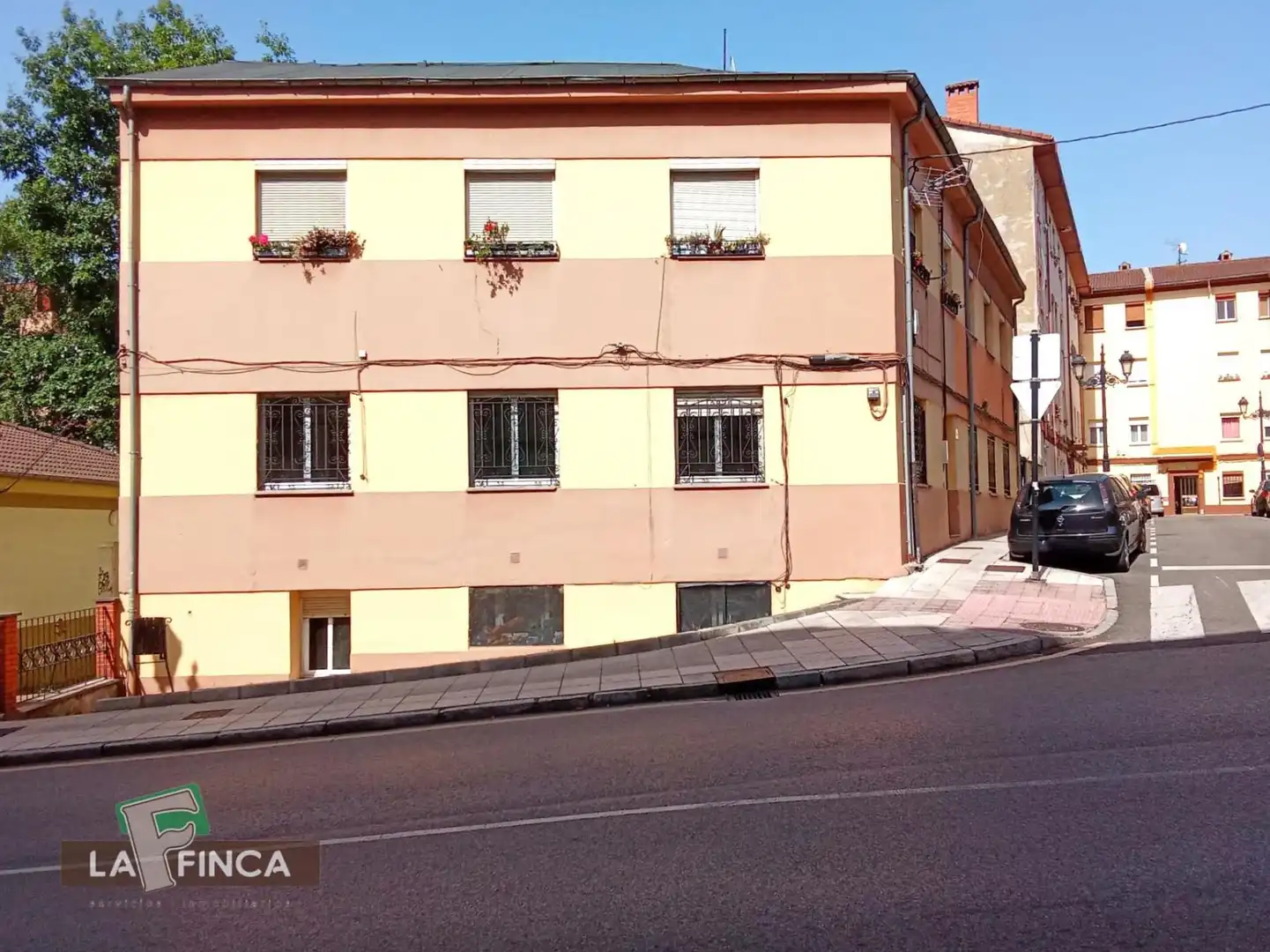 Außenansicht von Wohnung zum Verkauf in Oviedo  mit Abstellraum