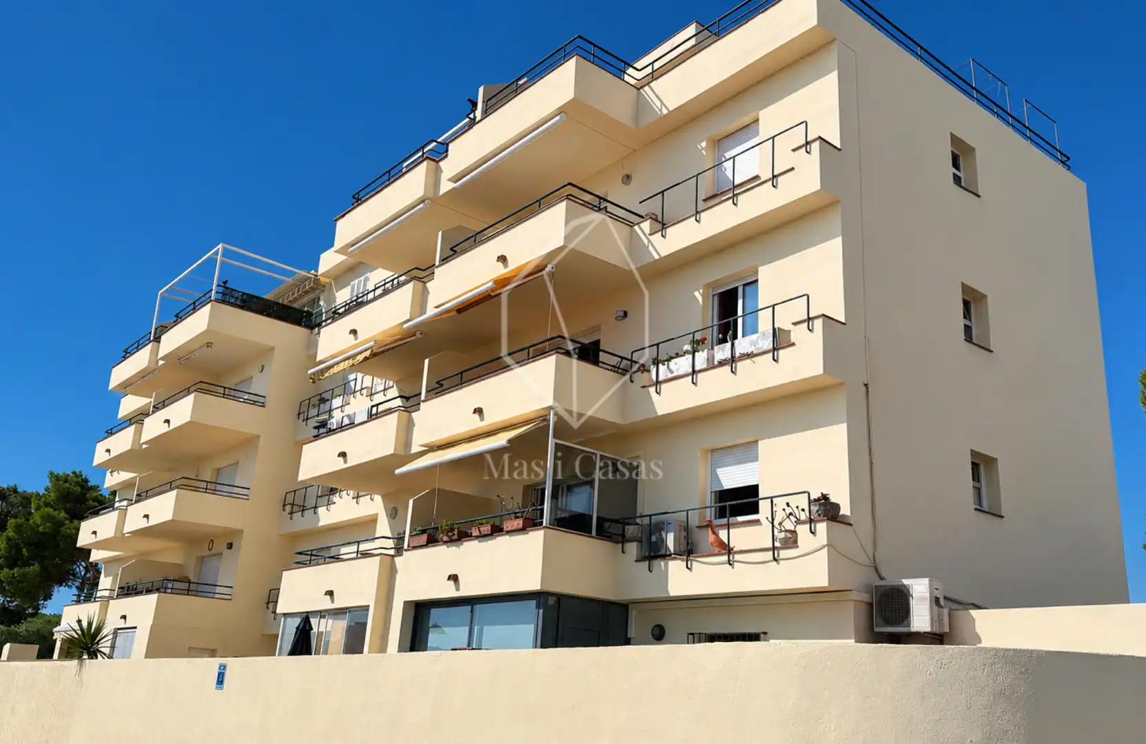 Vista exterior de Apartamento en venta en L'Escala con Aire acondicionado, Calefacción y Terraza