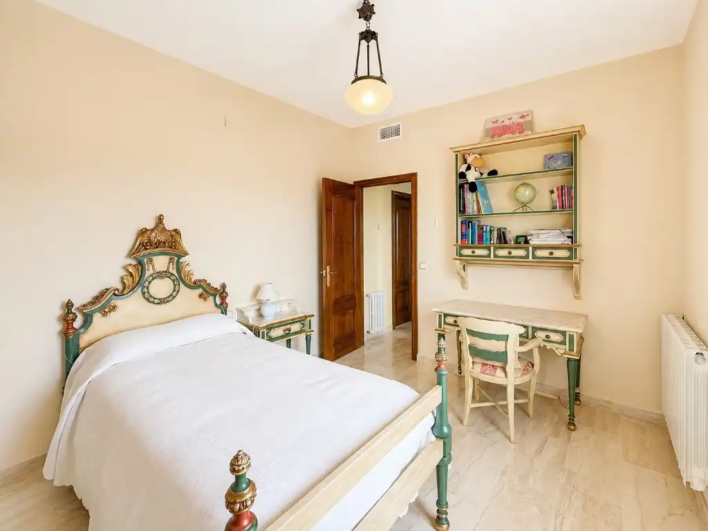 Dormitori de Casa o xalet en venda en Córdoba amb Jardí privat, Terrassa i Traster