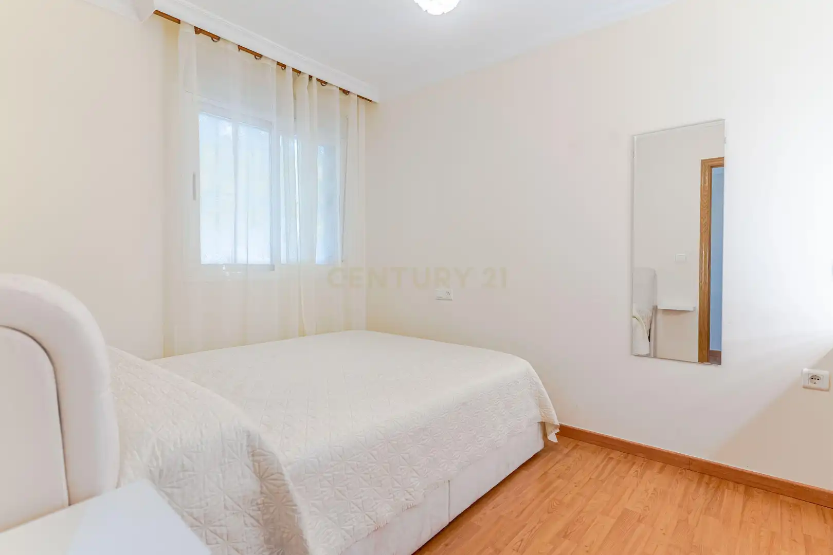 Habitación de Apartamento en venta en Albolote con Aire acondicionado, Lavadora y Microondas