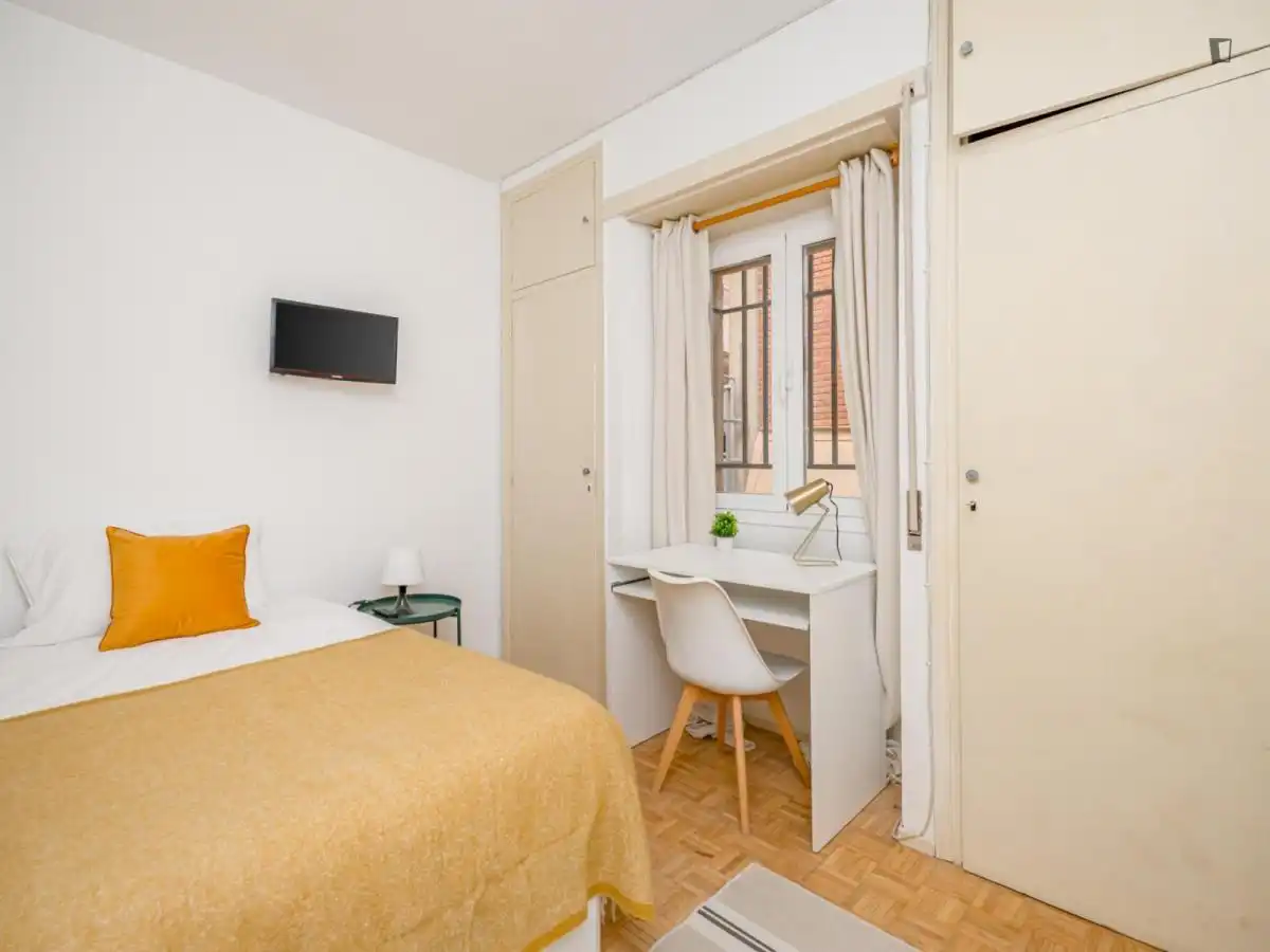 Habitación de Apartamento para compartir en Madrid con Aire acondicionado, Calefacción y Amueblado
