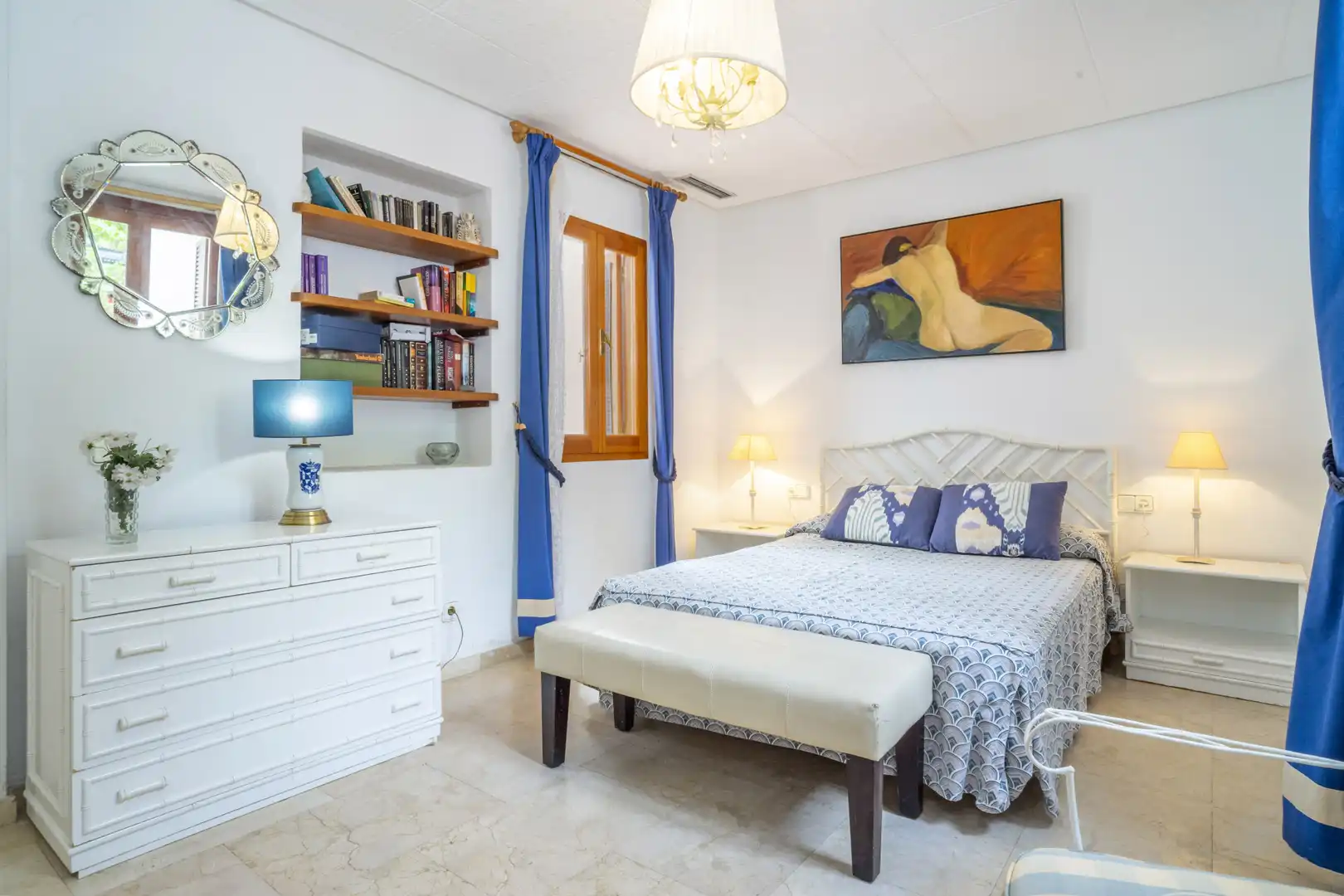 Habitación de Planta baja en venta en Marbella con Aire acondicionado, Terraza y Piscina